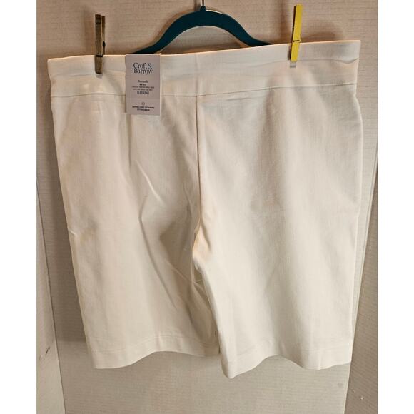 Bermuda Shorts WHITE NEW Women's 16 Regular Comfort Waist Effortless Stretch - Picture 2 of 5